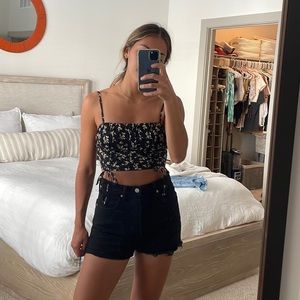 Levi’s Ribcage Jean shorts